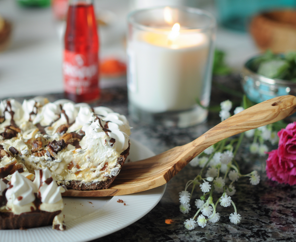 Wooden Olive Wood Handcrafted Curved Spatula server Pizza-Cake Holder —  AramediA